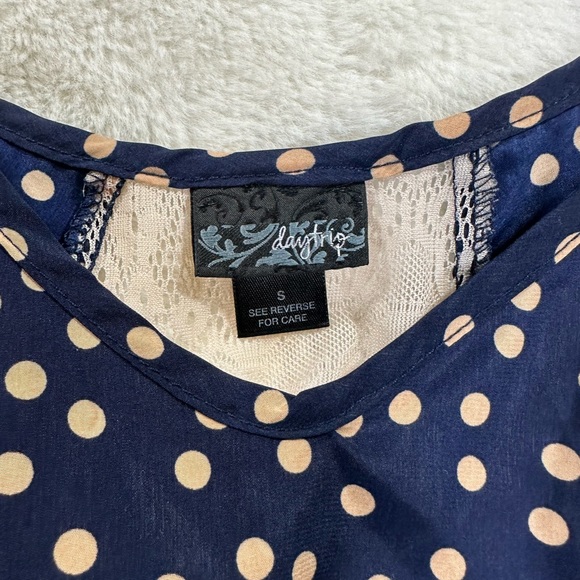Daytrip sleeveless polka dot navy blue top size small - Picture 2 of 6